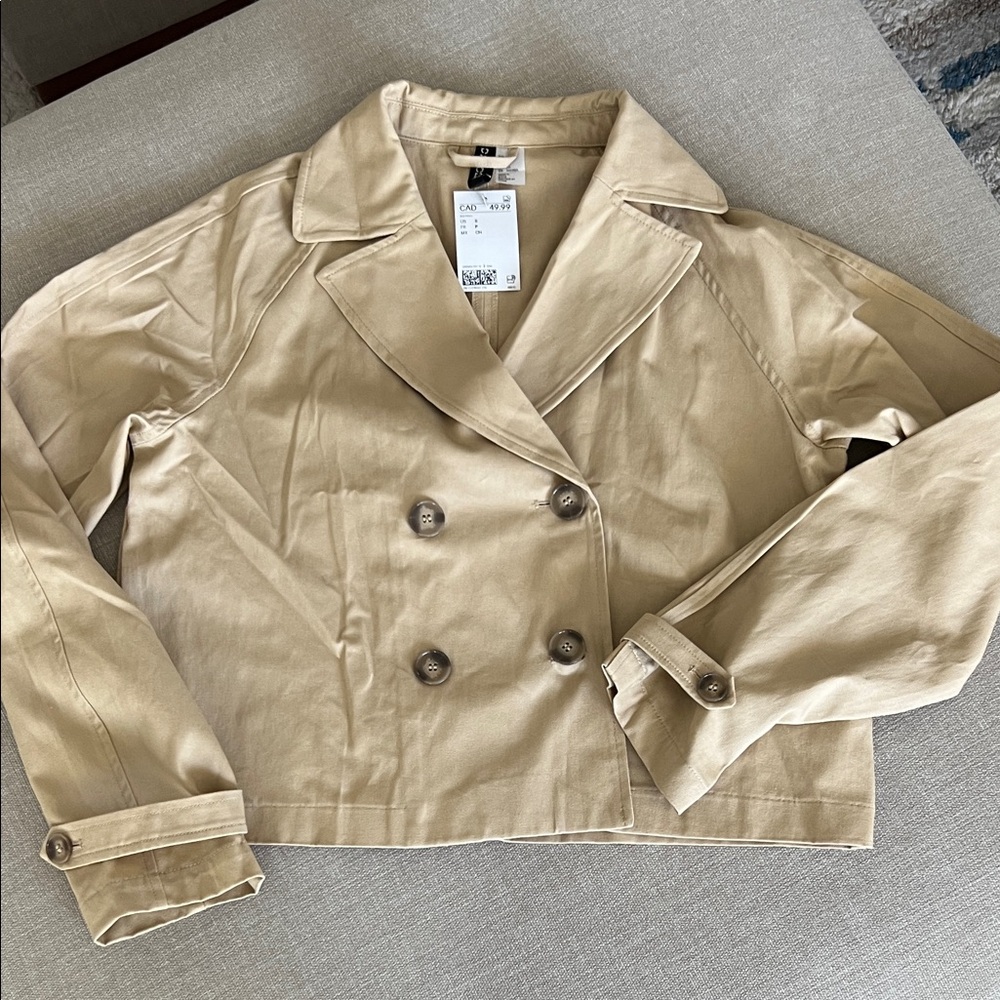 H&M women’s Cropped Beige Double-Breasted Trench Jacket